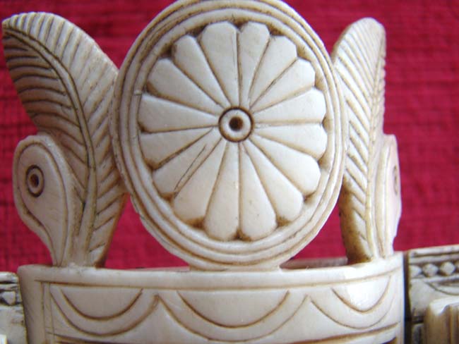 One of the finest Napoleonic Prisoner-of-War bone game boxes (circa 1810) in existence — image 5